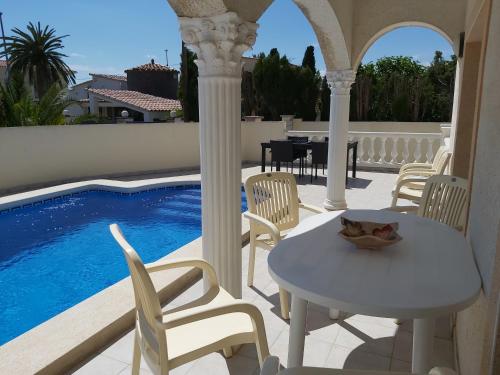 CASA AMB PISCINA PRIVADA - Accommodation - Empuriabrava