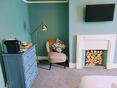 Twin Room with Private External Bathroom image 4