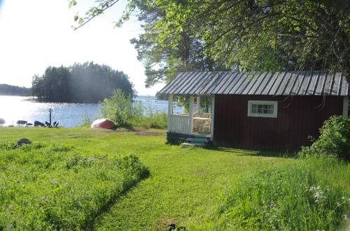 A szálláshely kívülről, Stugor Storsjöns strand (Stugor Storsjons strand) in Külváros