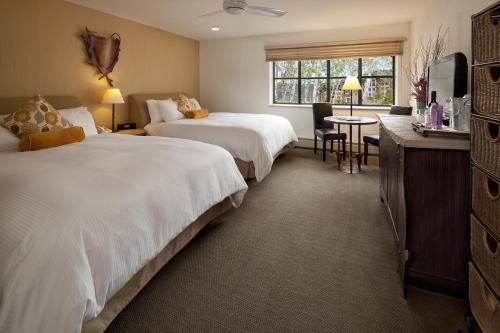 2 queen beds