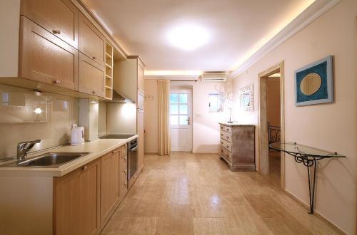 Lux Apartments - image 13