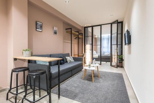 Filia Place, Atény