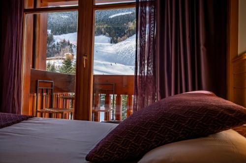 Triple Room with Ski Slopes views