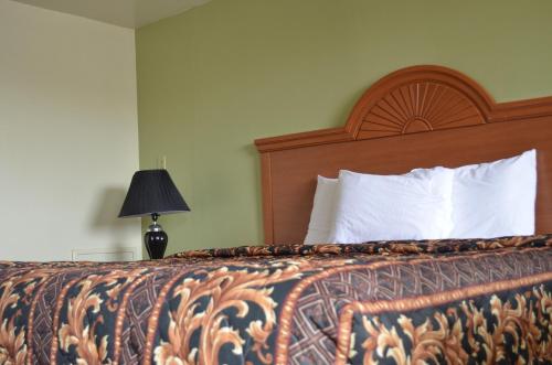 Budget Inn Williamsville Located in Harris Hill, Budget Inn Williamsville is a perfect starting point from which to explore Buffalo (NY). The hotel offers a wide range of amenities and perks to ensure you have a great time. S