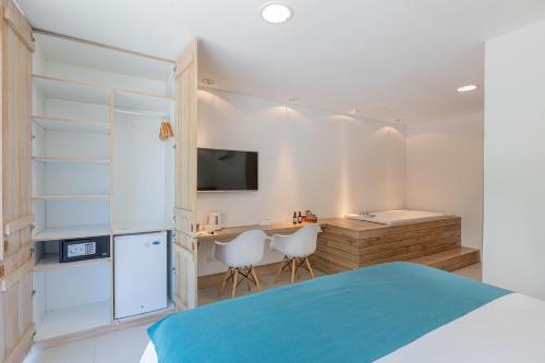 303905802 Live Hotel Boutique (Adults only)