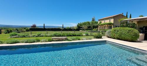 VILLA MAZANNE Vue sur Roussillon gîte à louer Clavaillan