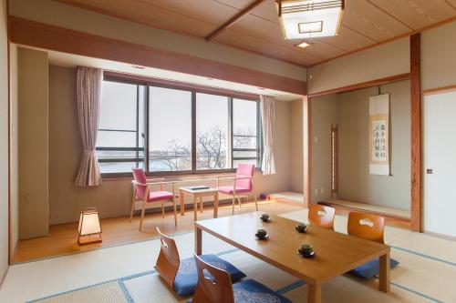 room detail thumbnail 2