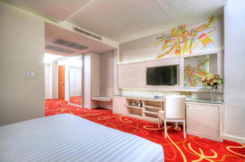 room detail thumbnail 1