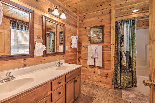 Warm Gatlinburg Cabin with Panoramic Mtn Views! - image 9