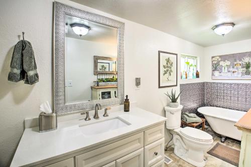 Chic Hot Springs Home 2 Mi to National Park!