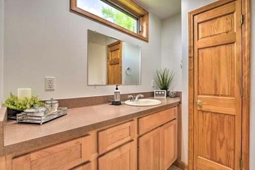 Secluded Oakland House with On-Site Hiking! - image 12