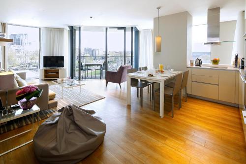 Luxury Two-bedroom Apartment with Tower View