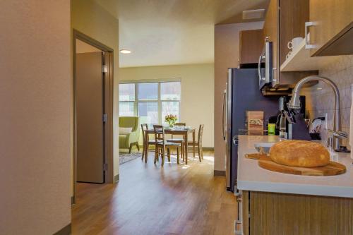 ห้องครัว, Riverfront Park Travel Apartments near มหาวิทยาลัยกอนซากา