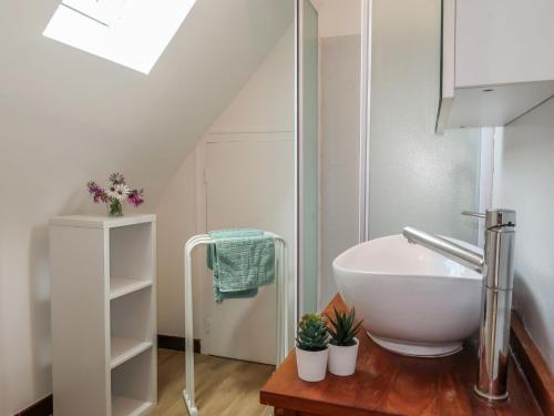 Holiday Home Les Hortensias by Interhome in Plogastel-Saint-Germain