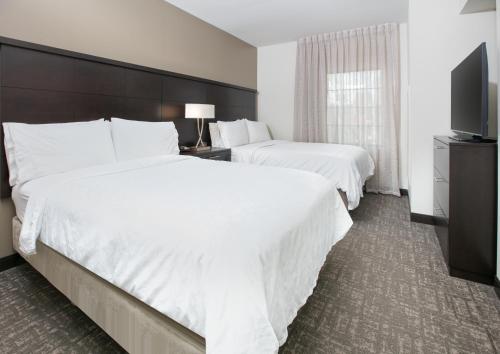 One-Bedroom Double Suite with Mobility Accessible Tub - Non-Smoking
