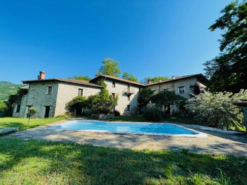 Mulino Gorretta Langhe House with swimming pool in Levice