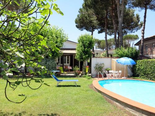  Holiday Home Il Mandarino by Interhome, Pension in Torre del Lago Puccini