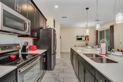 Storey Lake Amazing Resort 4 Bedroom Home! townhouse - image 8