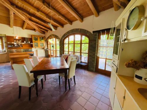 Mulino Gorretta Langhe House with swimming pool in Levice