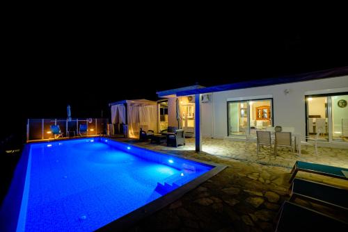 Villa with Sea View and Private Pool image 5