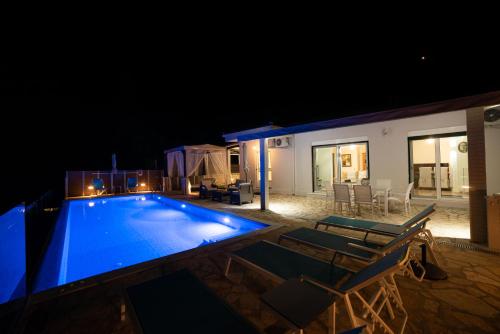 Villa with Sea View and Private Pool image 4