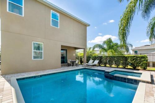 8 Bed 8 Bath With Everything You Want! villa