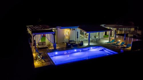 Villa with Sea View and Private Pool image 3