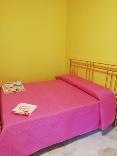 1 queen bed, 1 bunk bed
