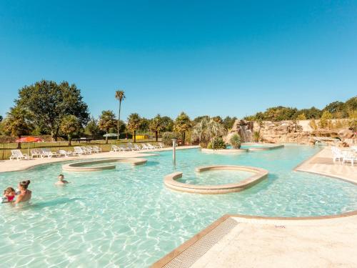 Holiday Home Cottage Super Mercure - QUM300 gîte à louer Edern