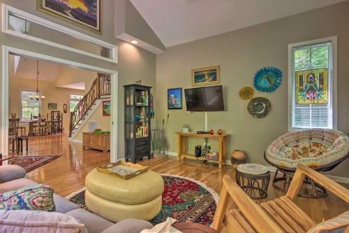 Jeter Mountain Joy Retreat with Deck and Fire Pit! - image 9