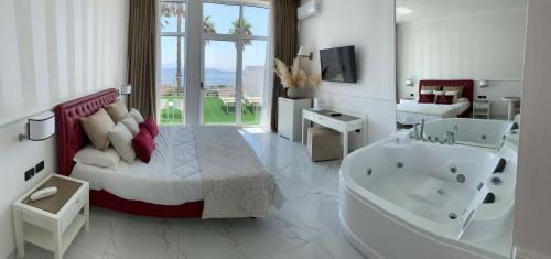 Junior Suite with Spa Bath and Sea View