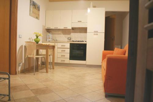 One-Bedroom Apartment image 4