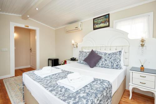 Suite with Sea View image 10