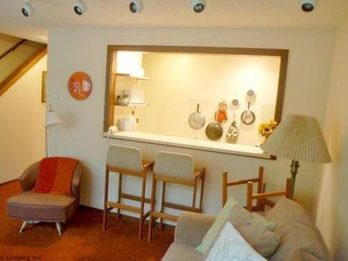 Apartment 85SW Deluxe Family Condo w- Balcony - image 2