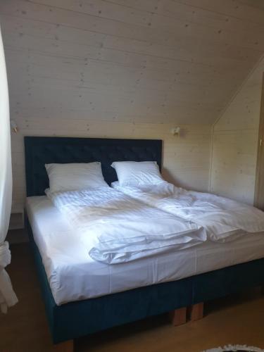 2 bedrooms, 4 beds