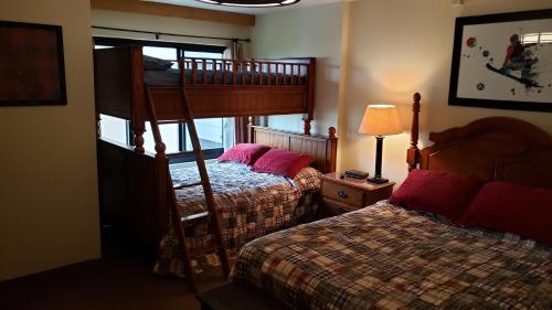 Silver Creek Unit 5404, Ski in-out, Pool Hot Tub in Snowshoe, USA