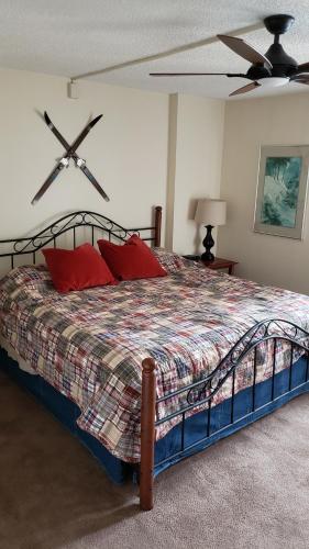 Silver Creek Unit 5404, Ski in-out, Pool Hot Tub in Snowshoe, USA