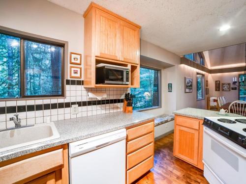Chalet 55SL-Traditional Family Ski Chalet! - main image