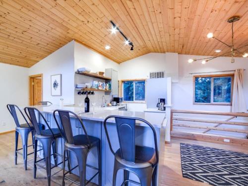 Holiday Home 54GS-Mountain View Cabin - main image