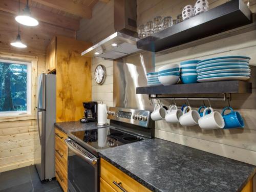 Holiday Home 74SL-Brand New Family Retreat! - image 7