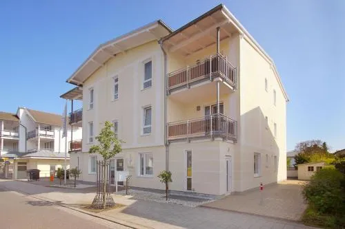 Villa Elisenhof Ferienwohnung 2 mit gratis Sauna- und Schwimmbadnutzung im AHOI Sellin in Göhren, Deutschland