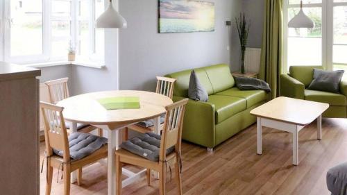 Terrasse, gratis Nutzung vom AHOI Erlebnisbad und Sauna - Meeresblick FeWo 10, Göhren (photo 6)