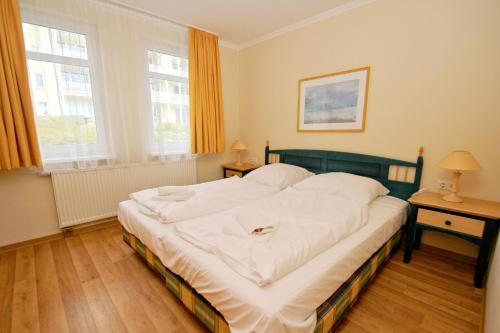 Terrasse, gratis Nutzung vom AHOI Erlebnisbad und Sauna - Meeresblick FeWo 10, Göhren (photo 9)