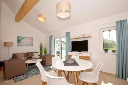 Strandresort Rex Rugia Ferienwohnung 11-6 mit gratis Sauna- und Schwimmbadnutzung im AHOI Sellin in Lobbe, Deutschland