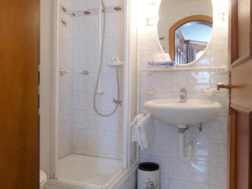 Apartment Haus Chatillon by Interhome, Zermatt (photo 10)