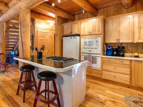 Holiday Home Mt- Baker Lodging - 33SL - Log Cabin - Hot Tub - Sleeps 8 - main image