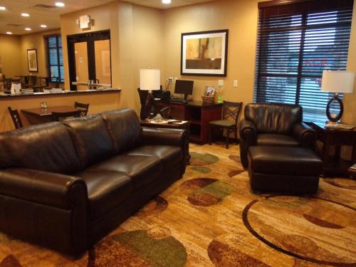 Cobblestone Inn & Suites - Marquette