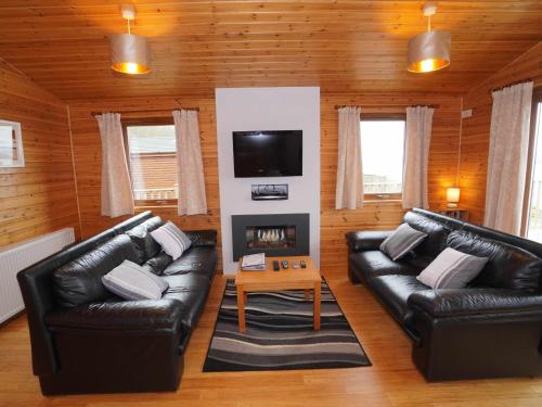 Chalet Loch Leven Lodge 11 by Interhome in Kinross