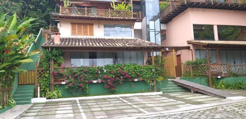 Casas em Ilhabela com Linda vista, em Vila Paulino, casas Colibri e Tucano, praia Itaguaçu