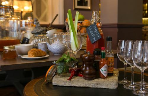 Dog and Fox – London